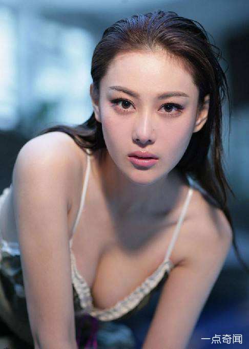 1566309475892608.jpg 国内的胸大的美女明星合集 个个都是极品身材