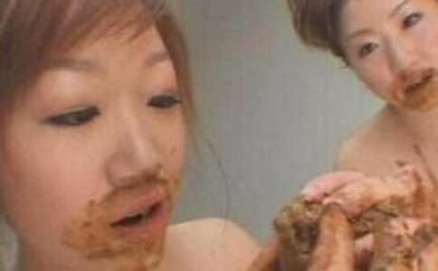 日本人吃屎是真的吗?少女吃大便现拉现吃