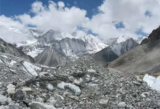 世界上最高的山峰 珠穆朗玛峰海拔高达8868米