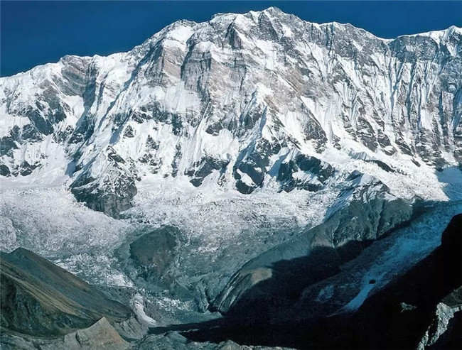 世界上最高的山峰 珠穆朗玛峰海拔高达8868米