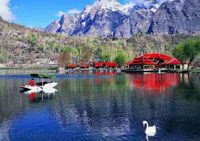 世界十大最美湖泊 美得让人看了一眼就不想走