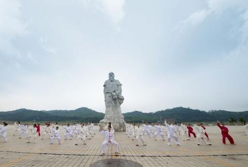 <b>彭祖活800岁，名字在生死簿上，阎王一直找不到，最</b>